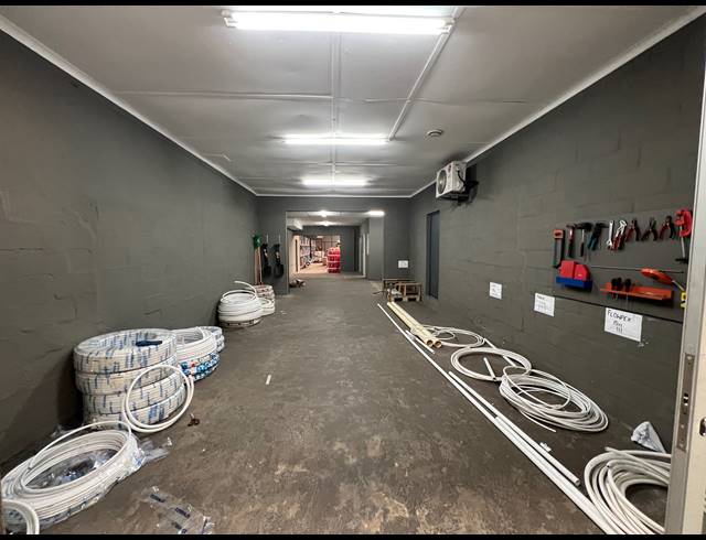 3,399M² WAREHOUSE FOR SALE IN BEACONVALE
